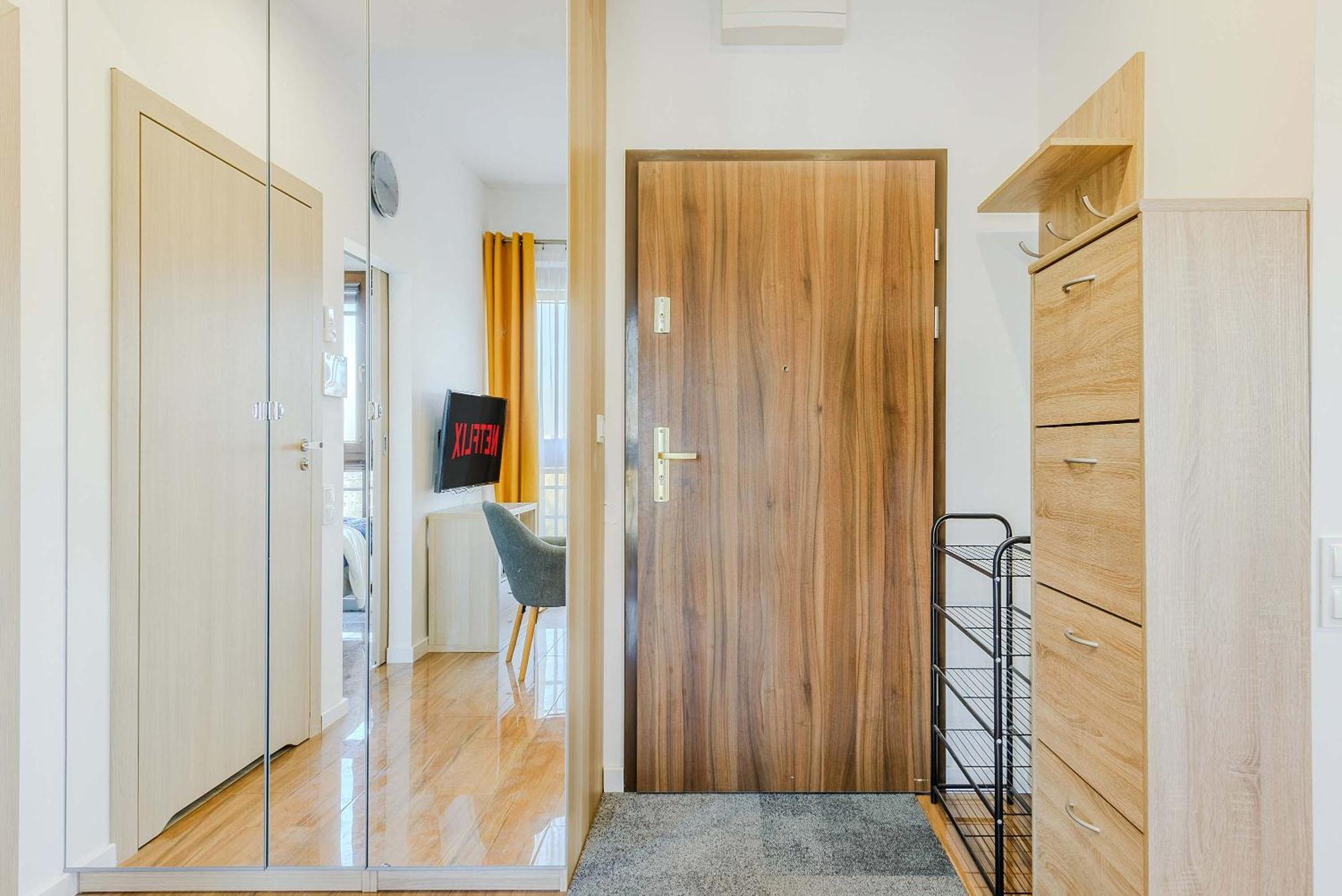Cozy With Gym In The Center Apartment *