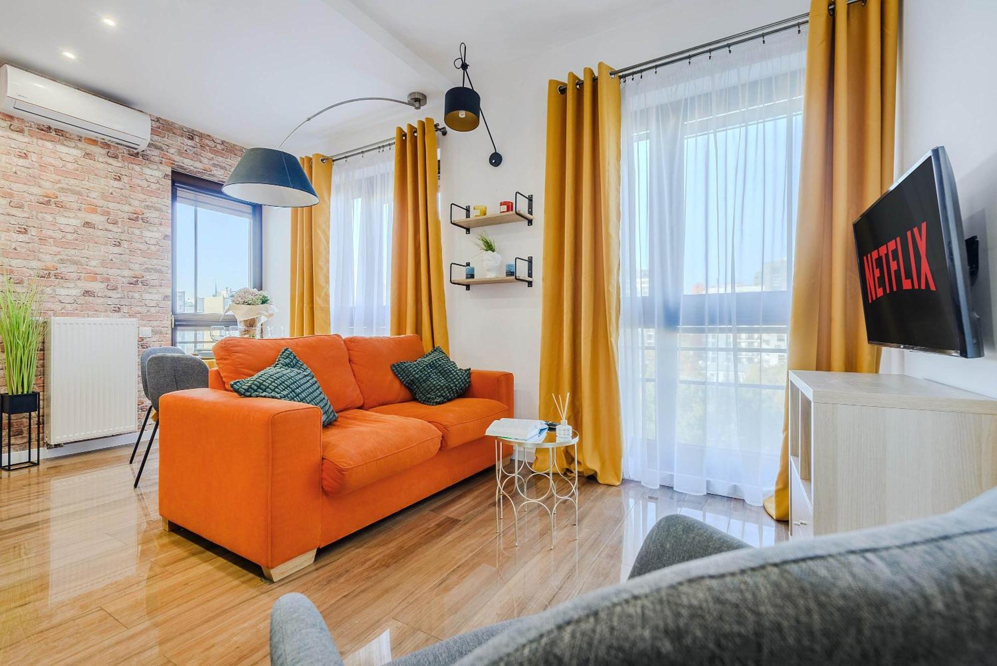 Cozy With Gym In The Center Apartment *